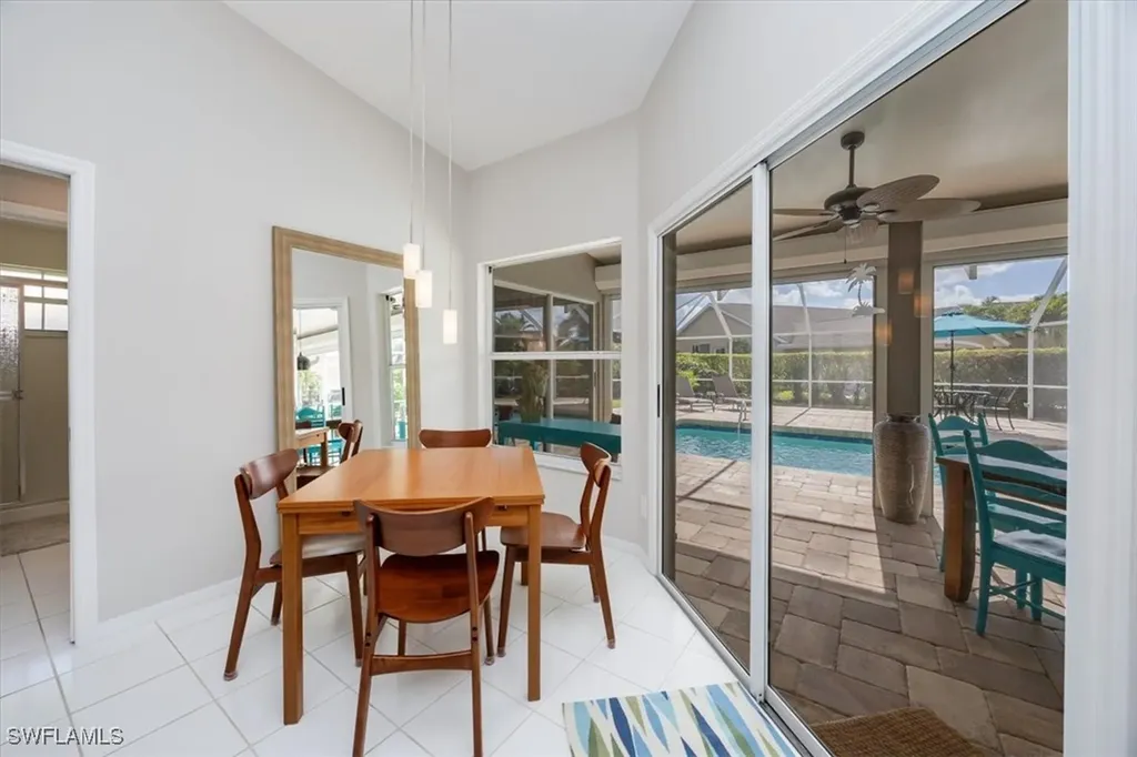 1835 Piccadilly Circus Naples FL 34112