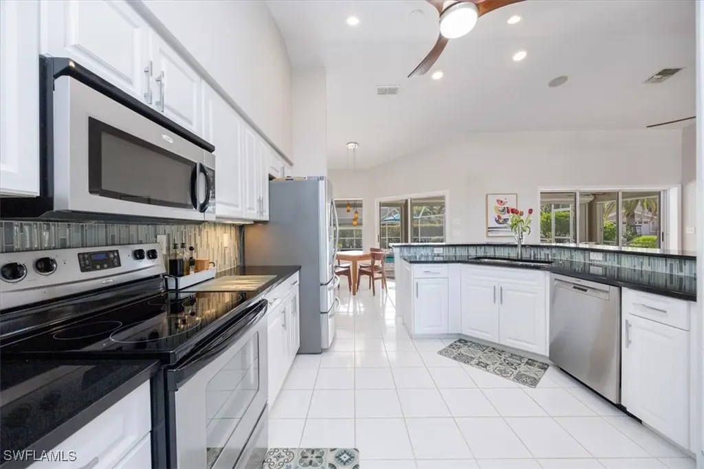 1835 Piccadilly Circus Naples FL 34112
