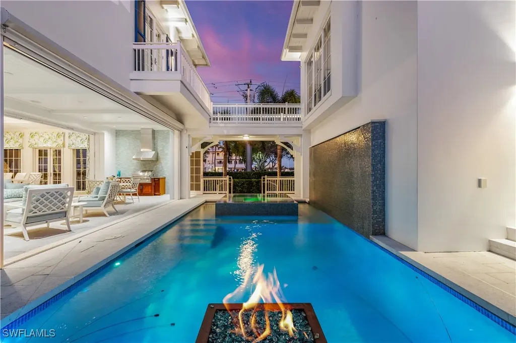 992 9th Avenue S Naples FL 34102