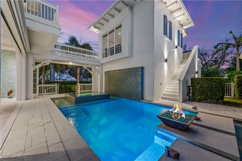 992 9th Avenue S Naples FL 34102