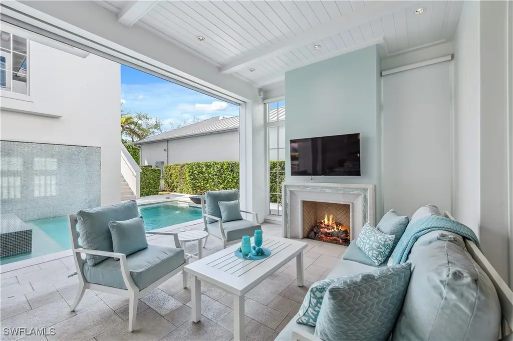 992 9th Avenue S Naples FL 34102