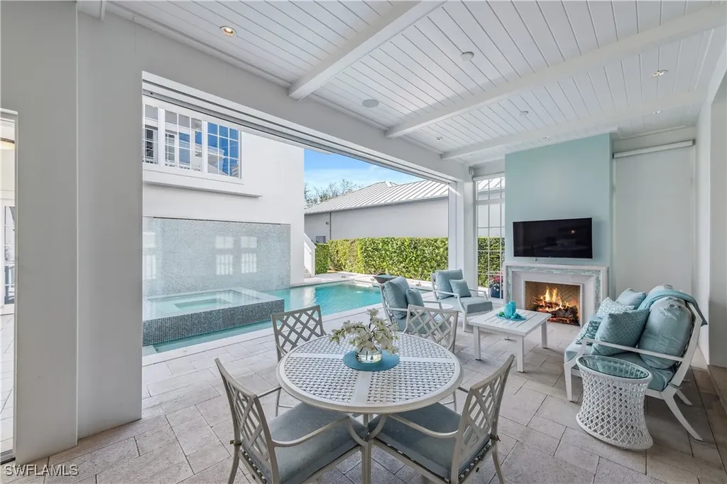 992 9th Avenue S Naples FL 34102