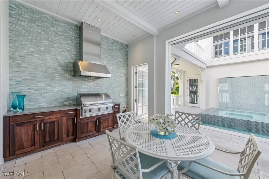 992 9th Avenue S Naples FL 34102