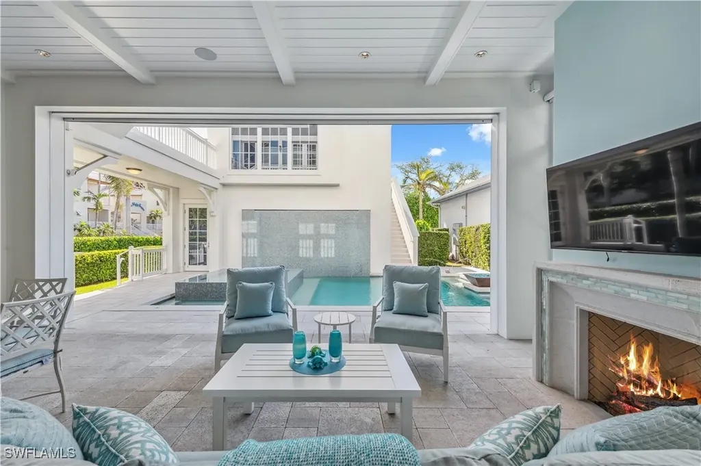 992 9th Avenue S Naples FL 34102