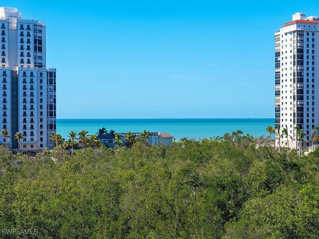 Naples FL, 8930 Bay Colony Drive, Unit 604
