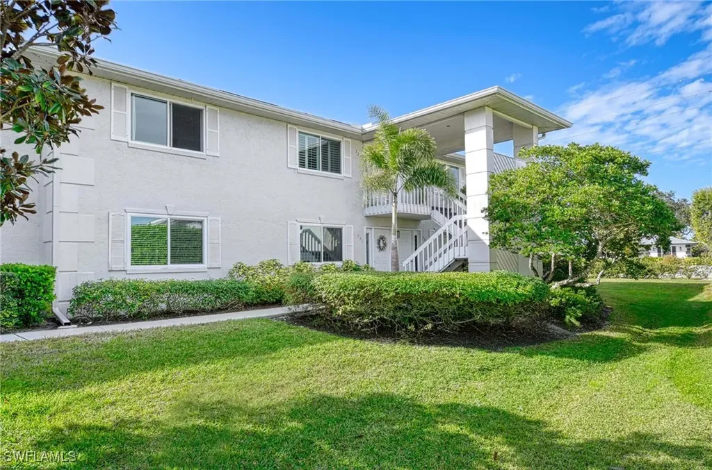737 Neapolitan Way Naples FL 34103