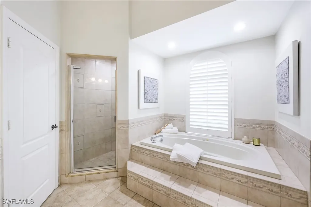 11020 Vanderbilt Drive Naples FL 34108