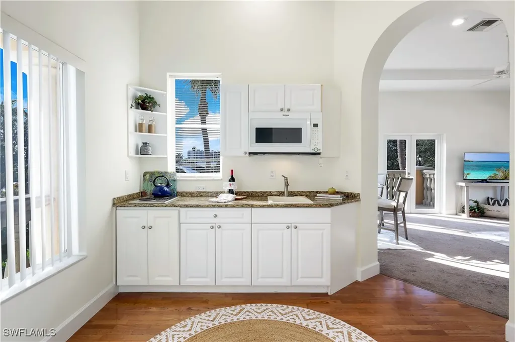 11020 Vanderbilt Drive Naples FL 34108