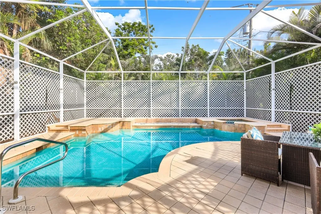 11020 Vanderbilt Drive Naples FL 34108