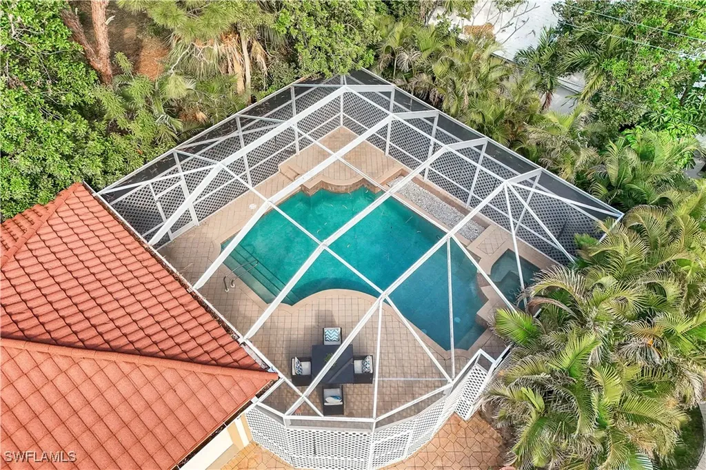 11020 Vanderbilt Drive Naples FL 34108