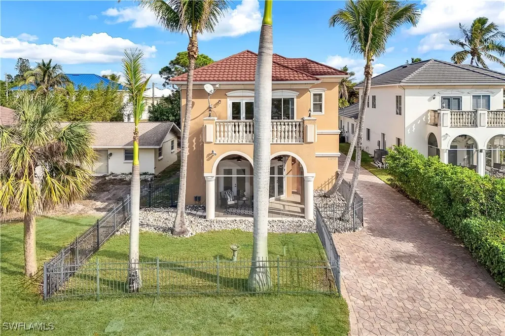 11020 Vanderbilt Drive Naples FL 34108