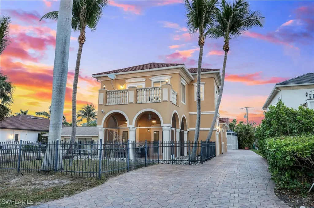 11020 Vanderbilt Drive Naples FL 34108