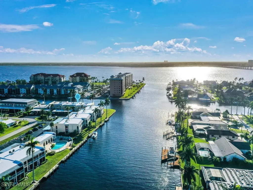 1926 SE 43rd Street Cape Coral FL 33904