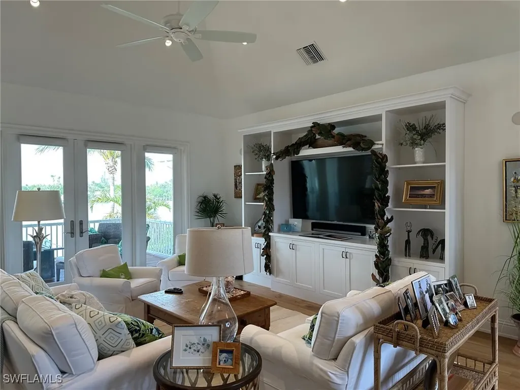 6195 Henderson Road Sanibel FL 33957