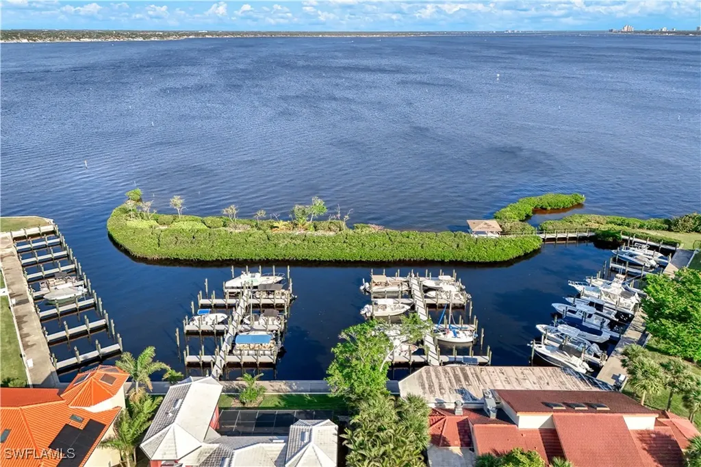 9810 Leeward Court Fort Myers FL 33919