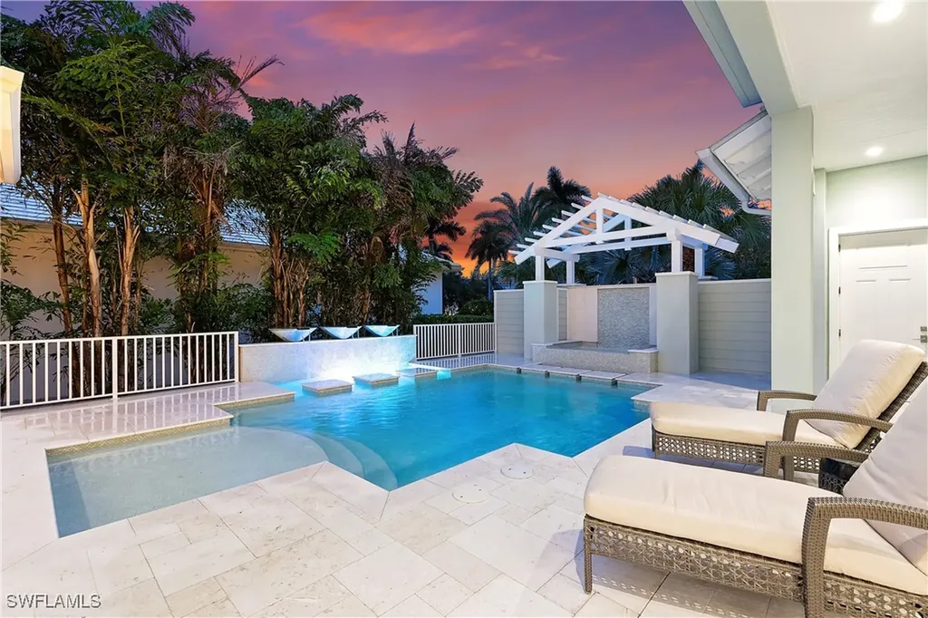 2550 Windward Way Naples FL 34103