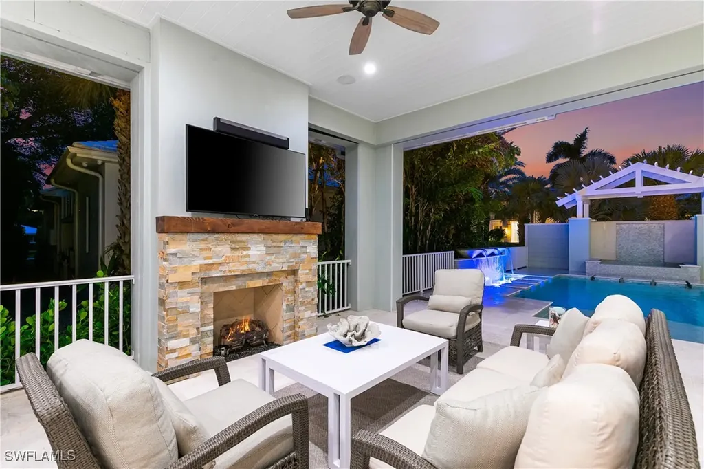 2550 Windward Way Naples FL 34103