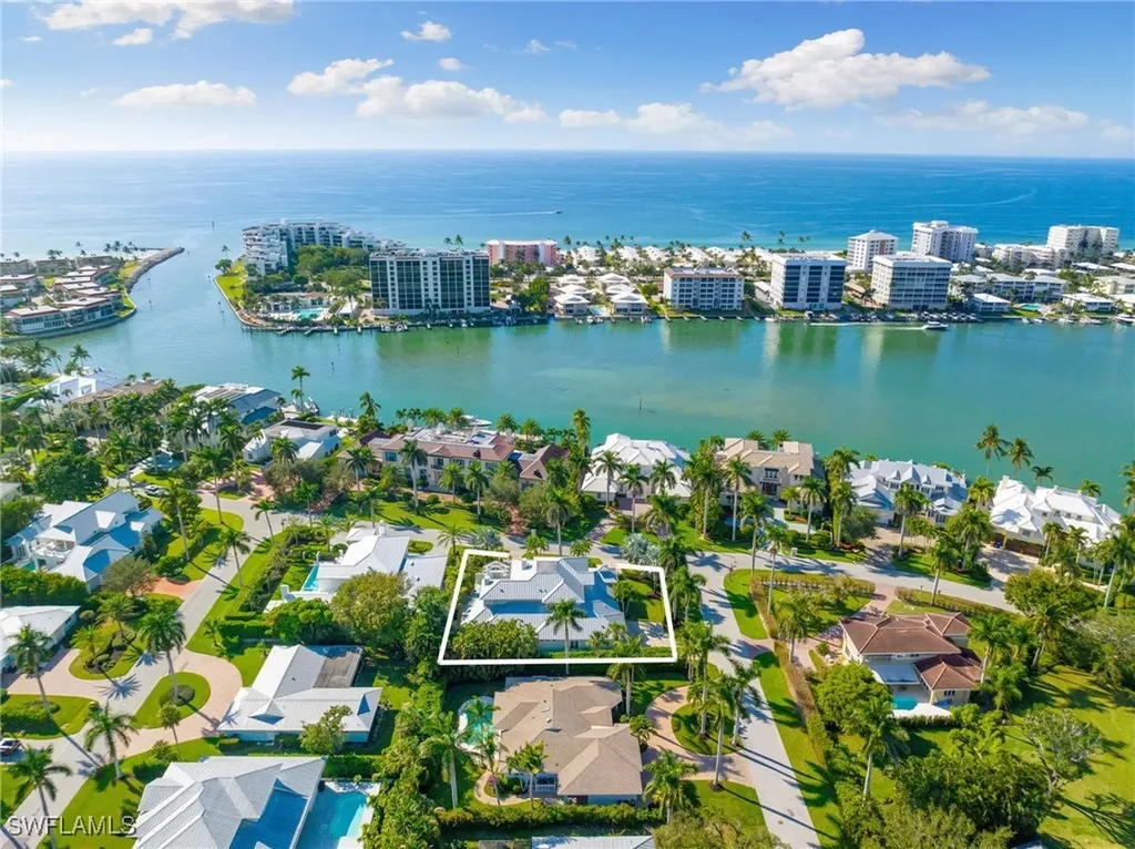 2550 Windward Way Naples FL 34103