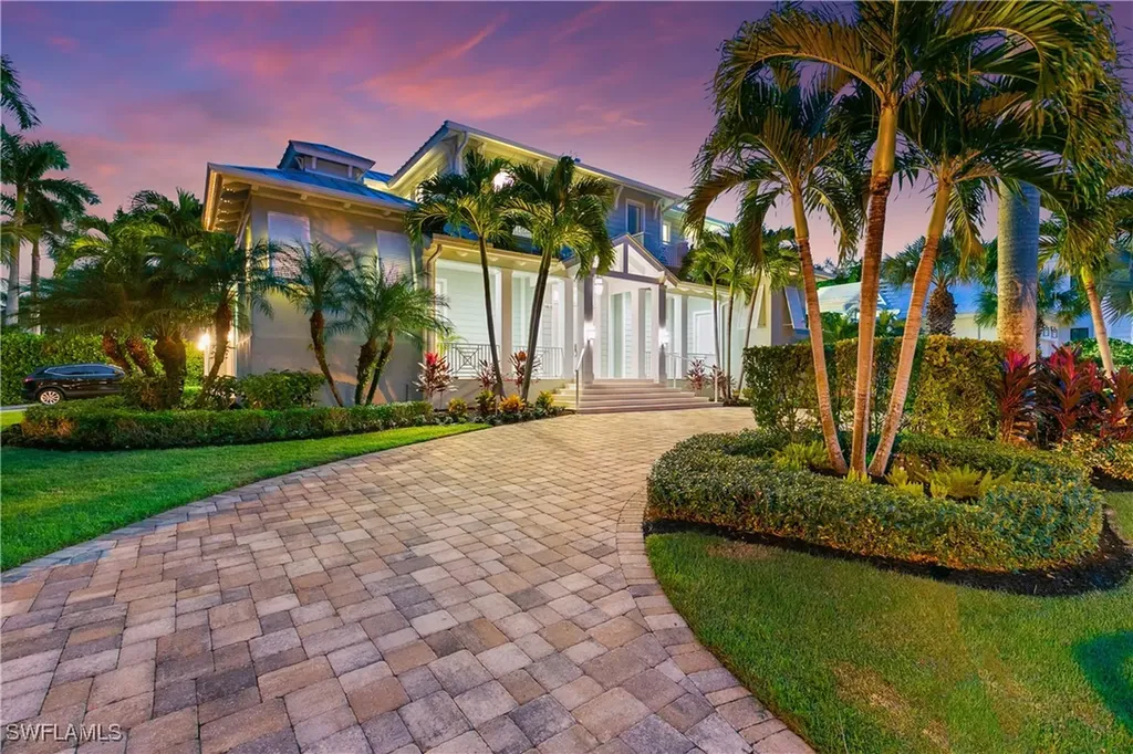 2550 Windward Way Naples FL 34103