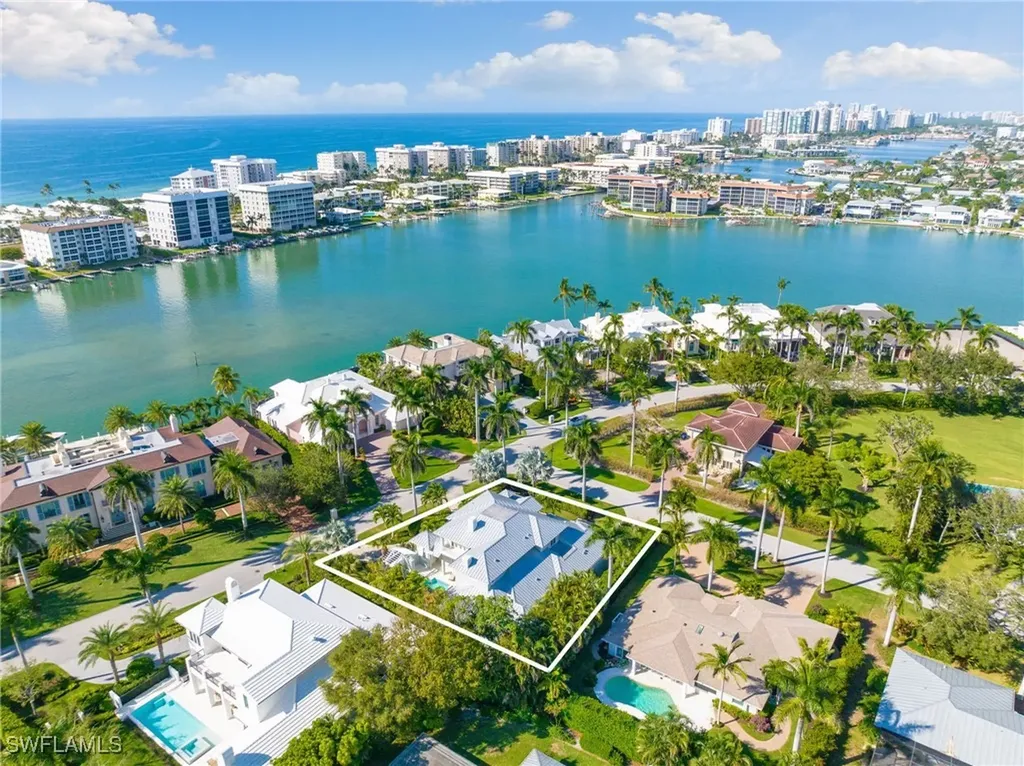 2550 Windward Way Naples FL 34103