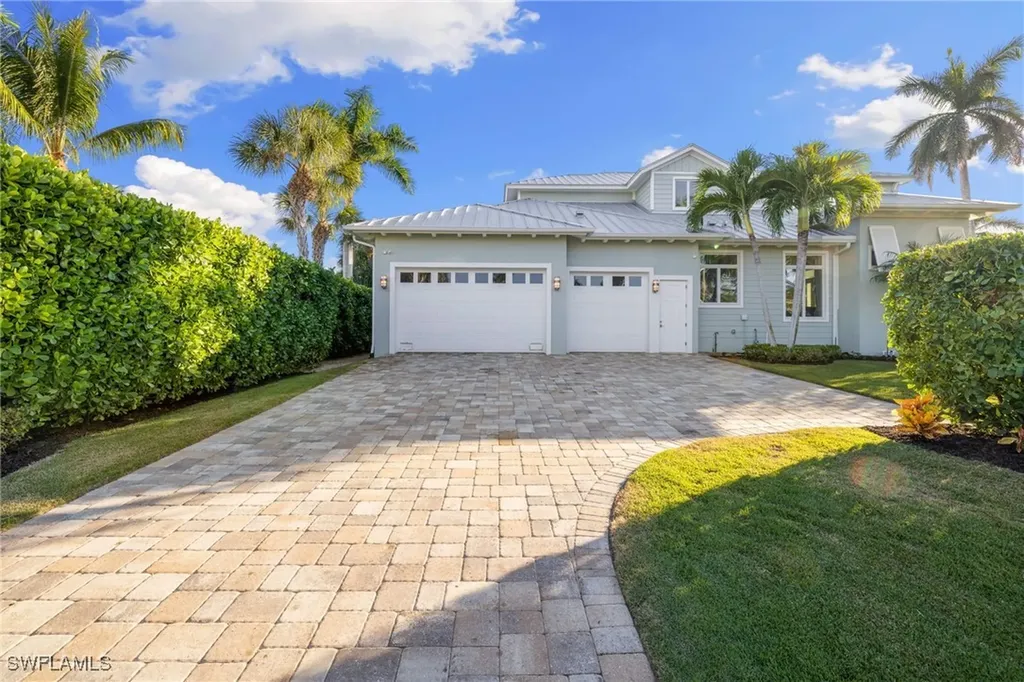 2550 Windward Way Naples FL 34103
