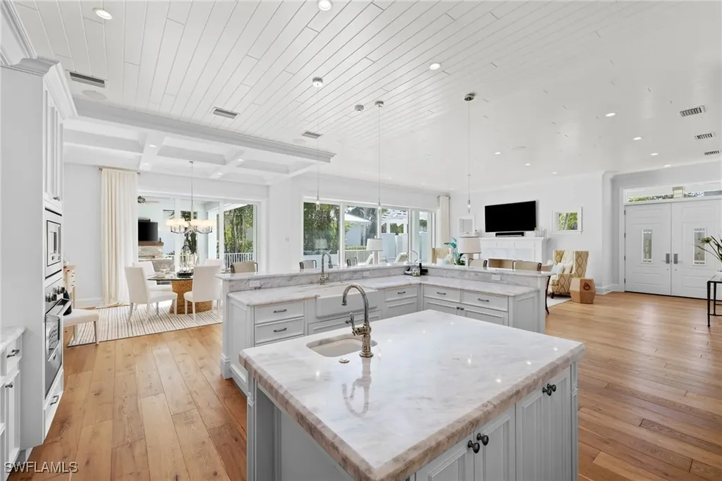 2550 Windward Way Naples FL 34103