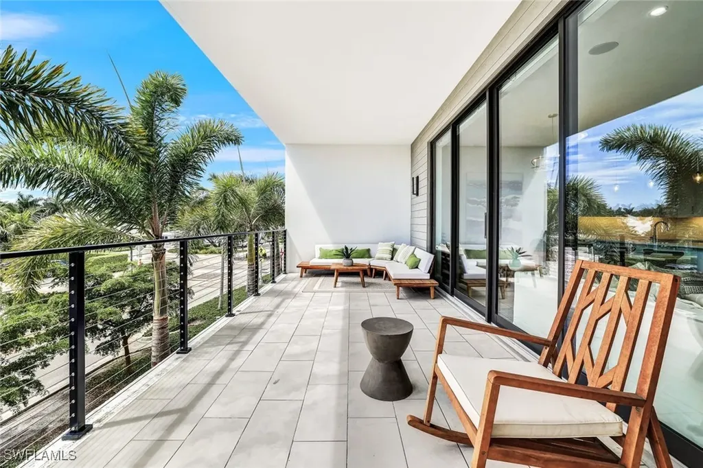 850 Central Avenue Naples FL 34102