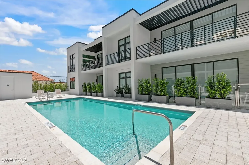 850 Central Avenue Naples FL 34102