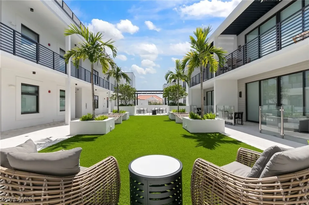 850 Central Avenue Naples FL 34102