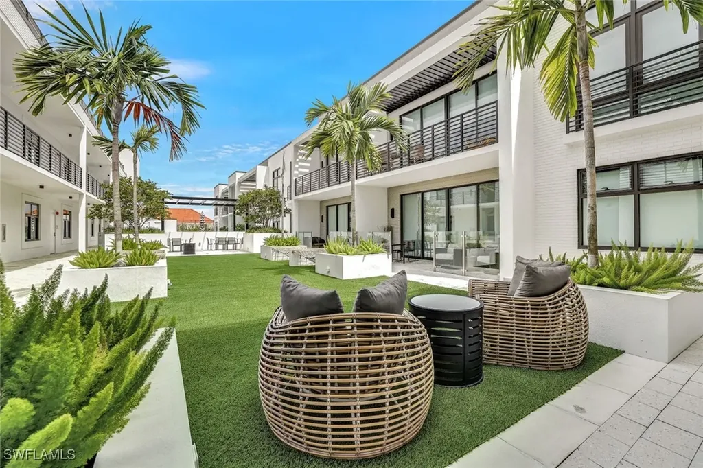 850 Central Avenue Naples FL 34102