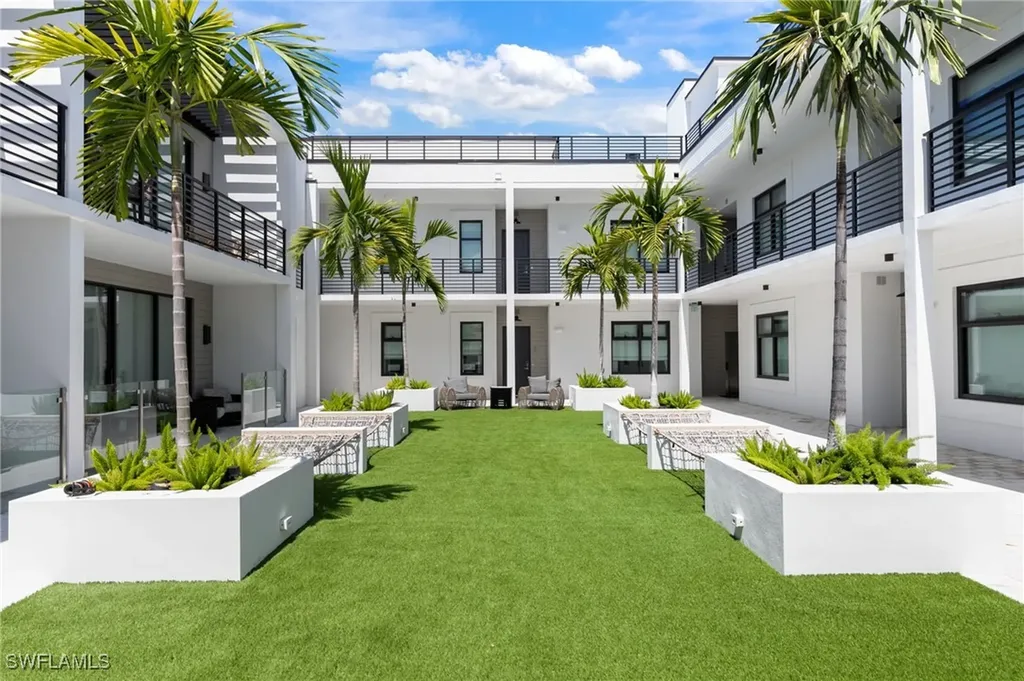 850 Central Avenue Naples FL 34102