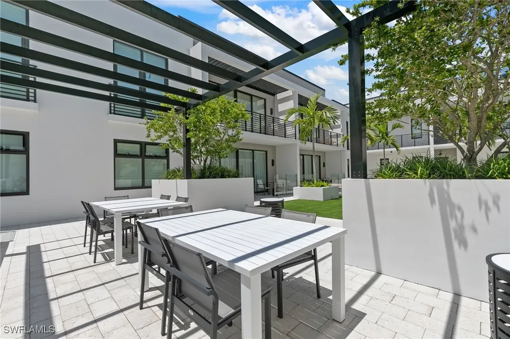 850 Central Avenue Naples FL 34102