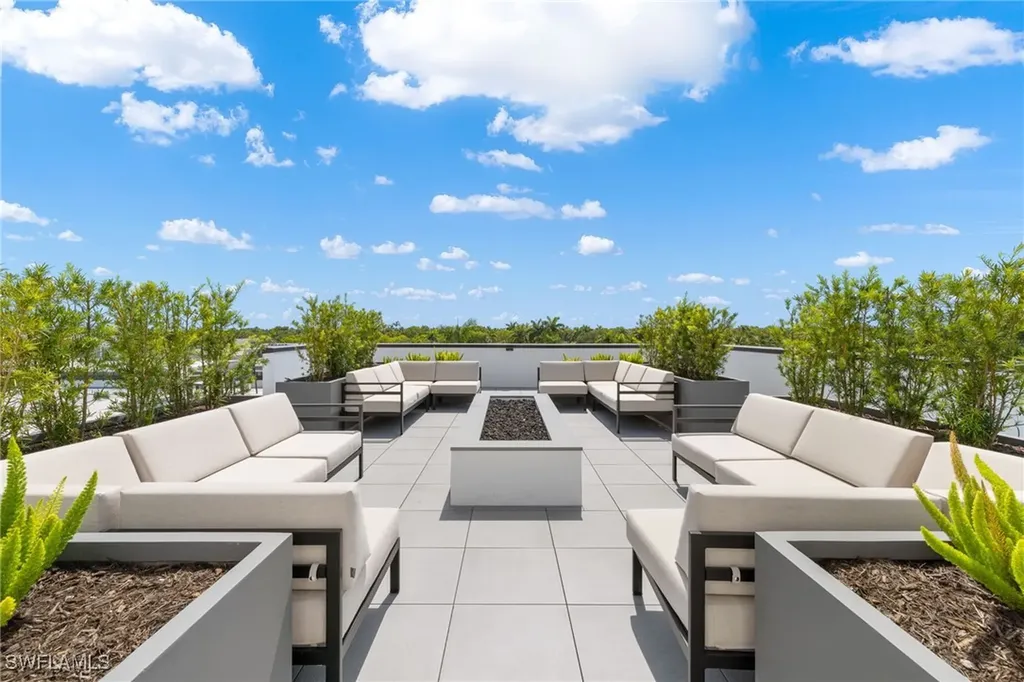 850 Central Avenue Naples FL 34102