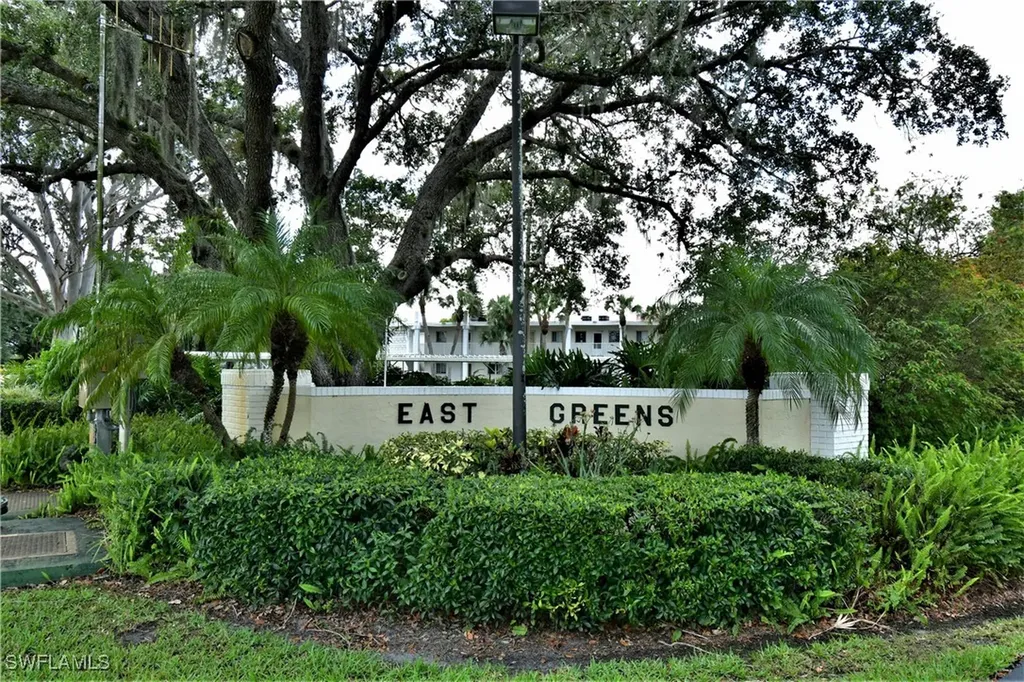 2 E Greens Circle Lehigh Acres FL 33936