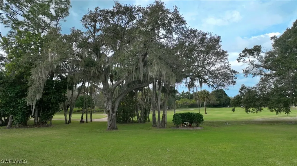 2 E Greens Circle Lehigh Acres FL 33936
