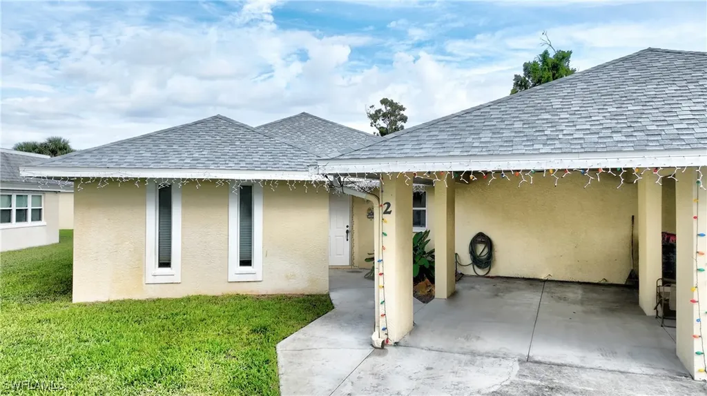 2 E Greens Circle Lehigh Acres FL 33936
