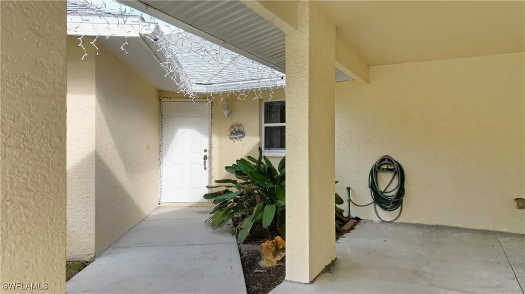 2 E Greens Circle Lehigh Acres FL 33936