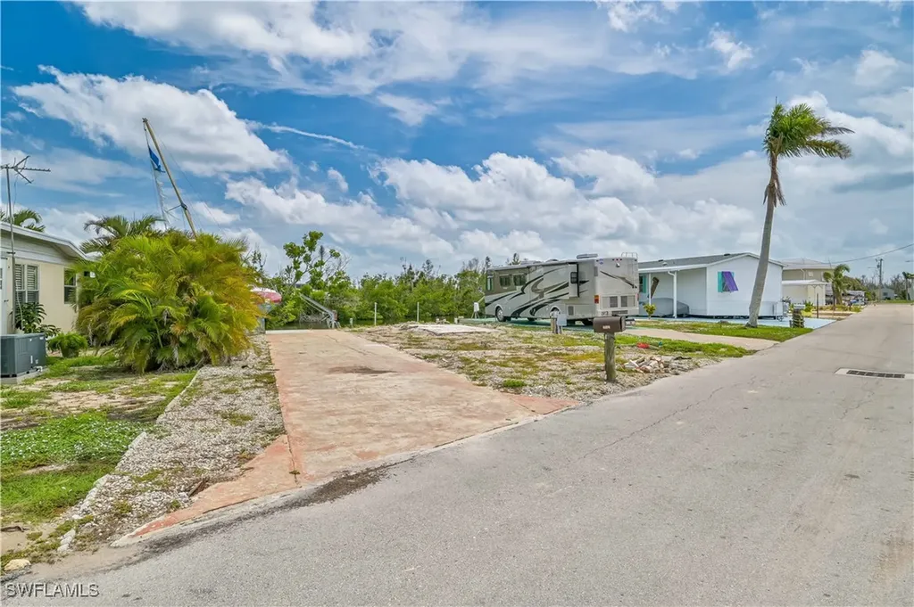 ST. James City FL, 3853 Cherry Lane