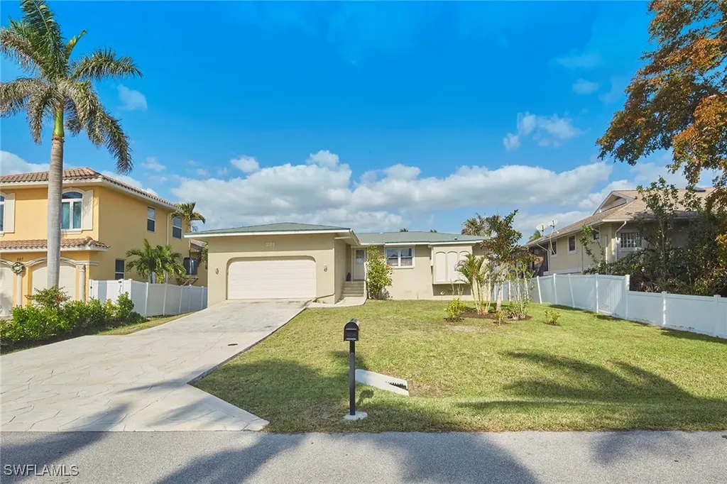 281 Conners Avenue Naples FL 34108