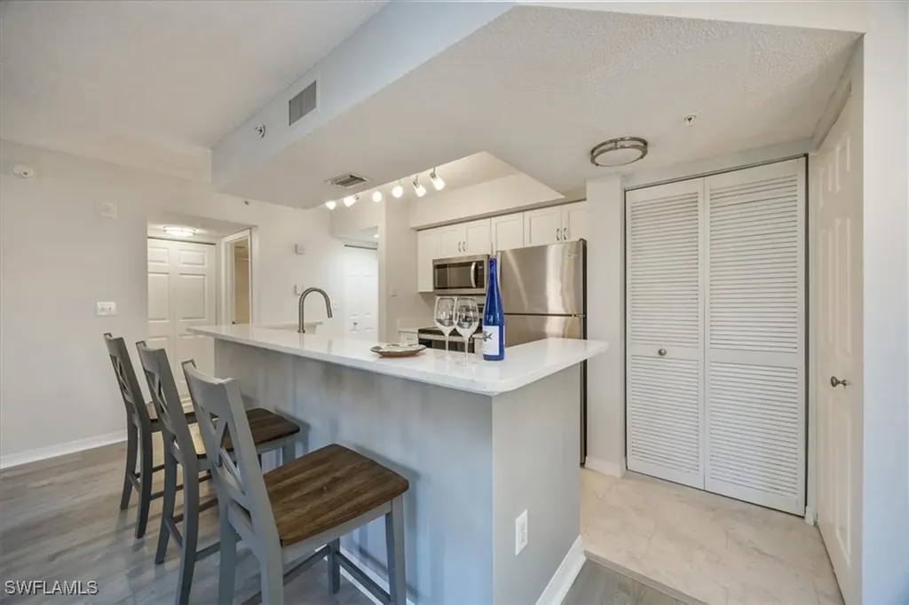 Bonita Springs FL, 8960 Colonnades Court E, Unit 918
