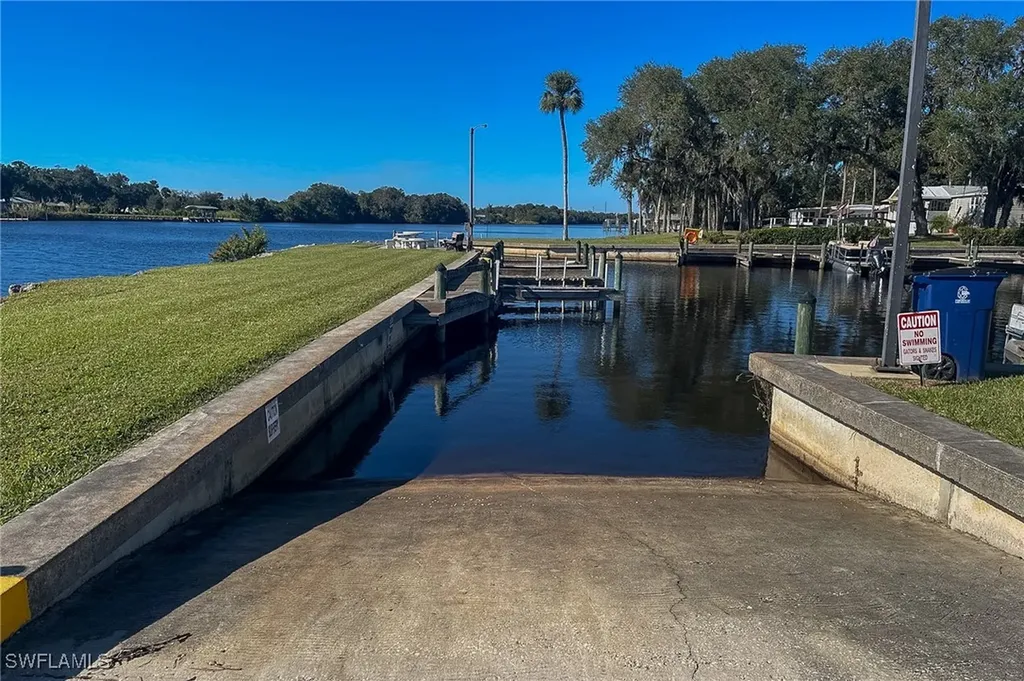 22 Ashe Street Alva FL 33920