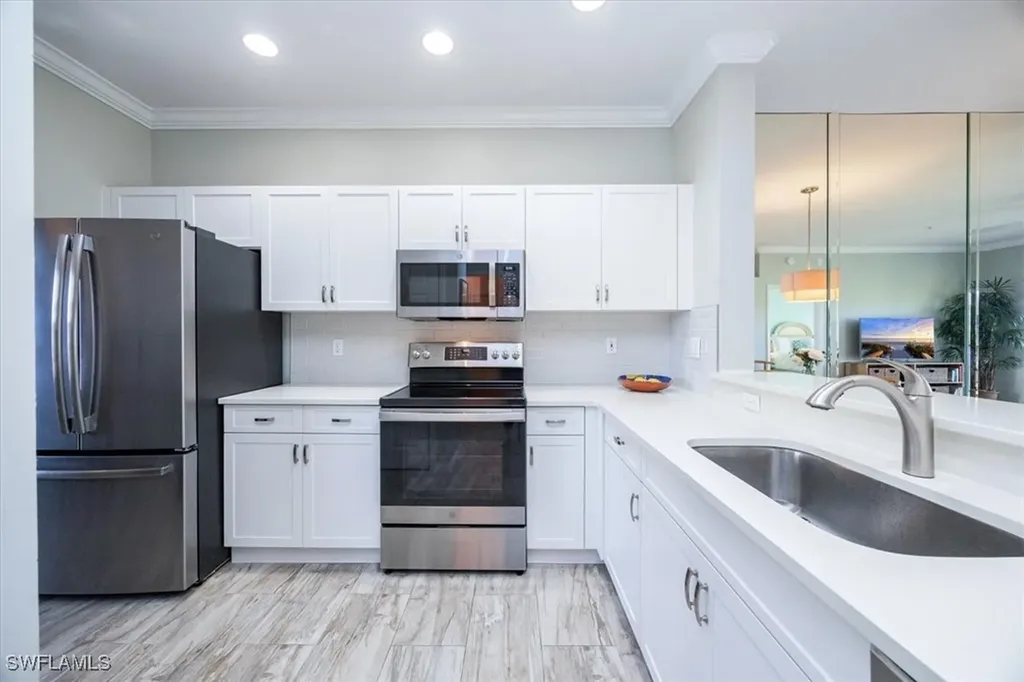 Naples FL, 200 Vintage Circle, Unit D202