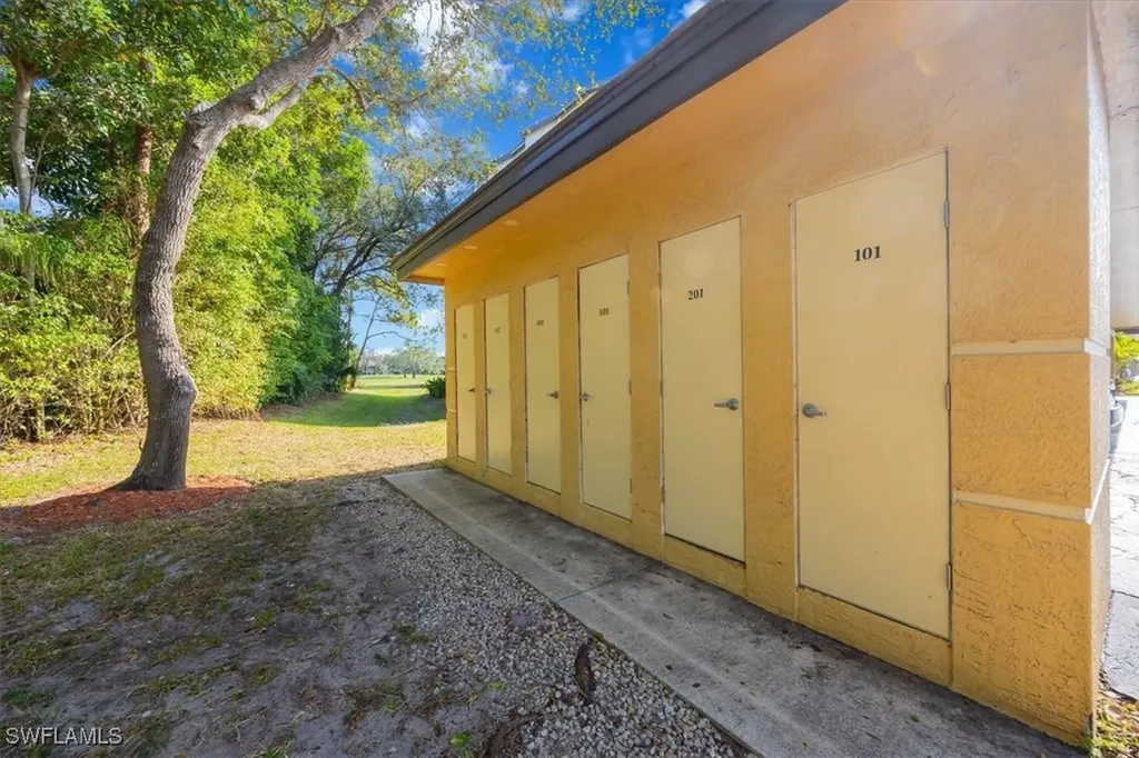 200 Vintage Circle Naples FL 34119