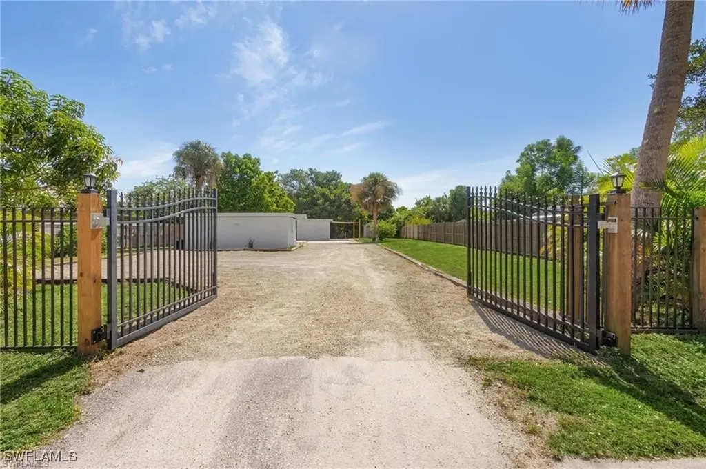 275 Kingston Drive Fort Myers FL 33905