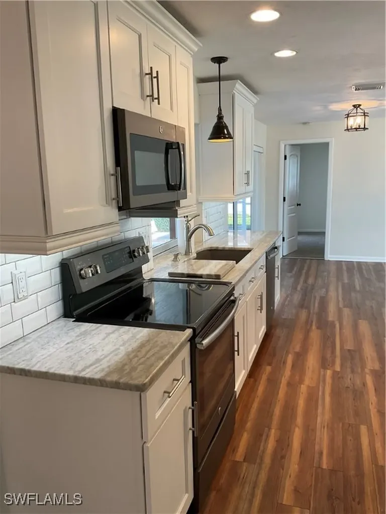 3030 SE 6th Avenue Cape Coral FL 33904