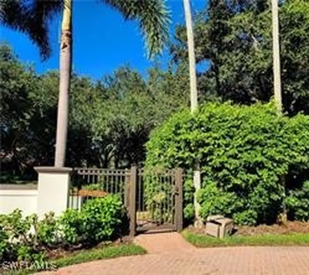 800 Breakaway Lane Naples FL 34108