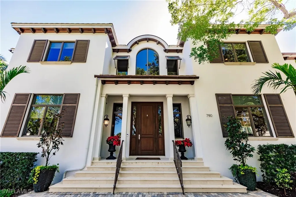 790 18th Avenue S Naples FL 34102