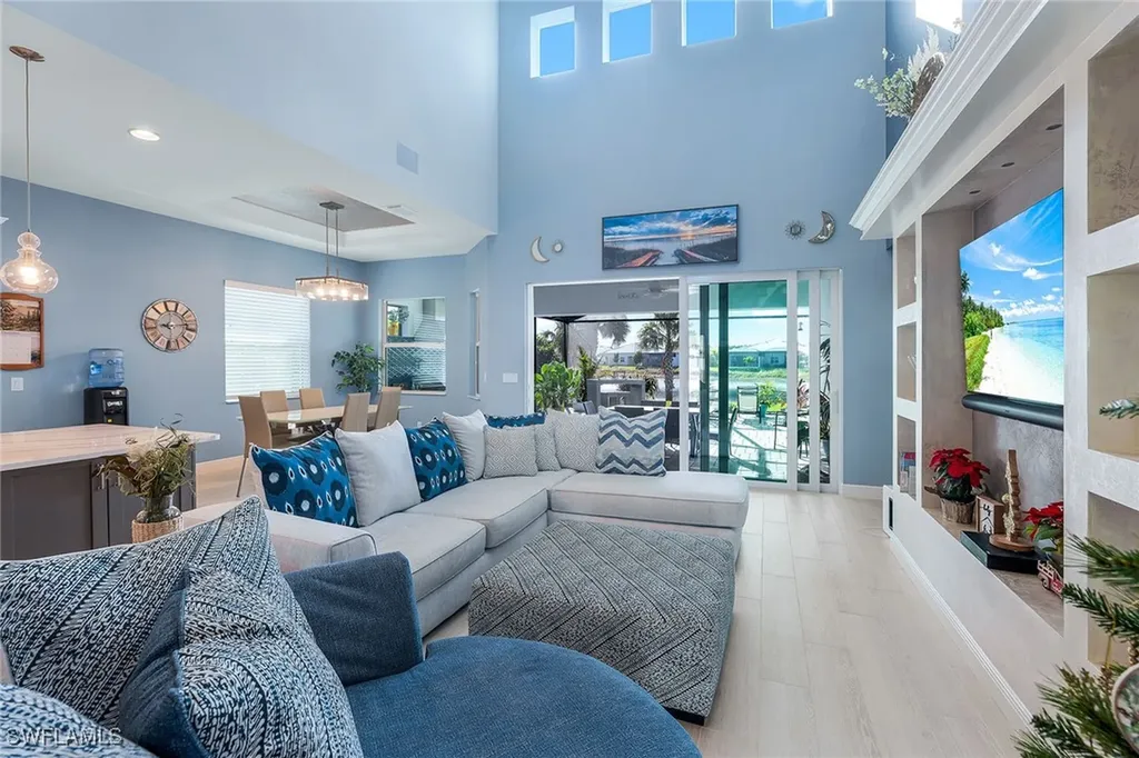 9055 Montserrat Drive Naples FL 34114