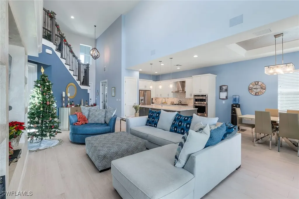 9055 Montserrat Drive Naples FL 34114