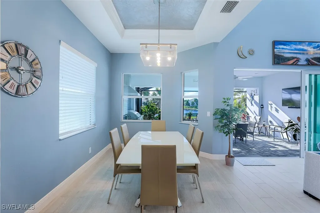 9055 Montserrat Drive Naples FL 34114